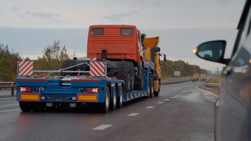 Новое видео! Перевозка грузовика КАМАЗ на полуприцепе серии FRONT